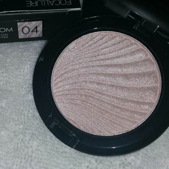 Focallure Other - Focallure Ultra Glow Highlighter #04- Blossom